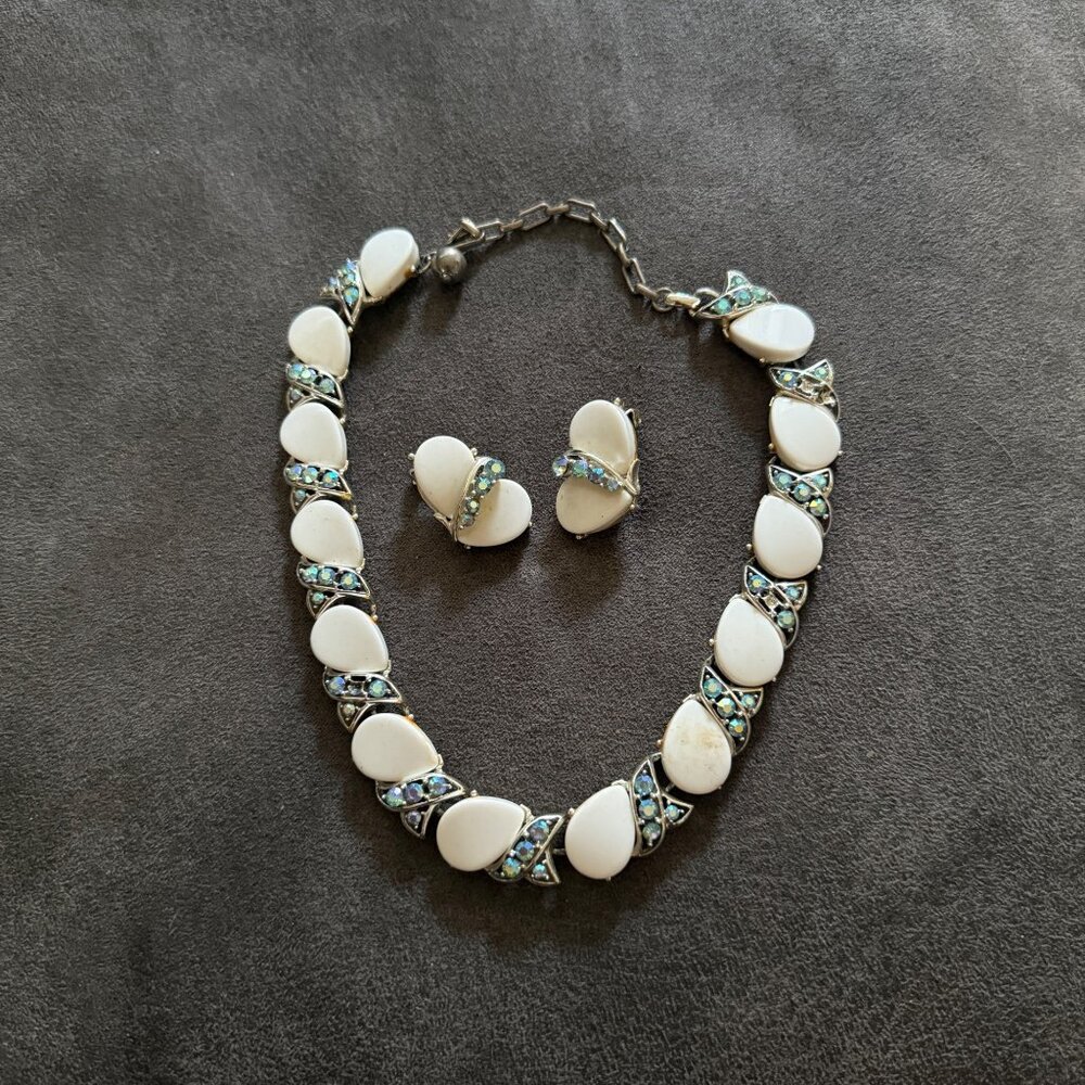 Vintage White Teardrop Necklace & Clip-On Earrings Set With Iridescent Rhineston